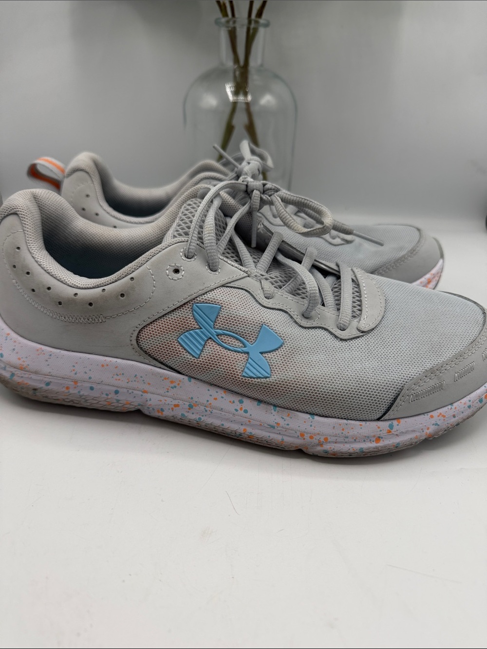 Under Armour Light Gray Sneakers with Blue Logo and Speckled Sole - Picture 10 of 10